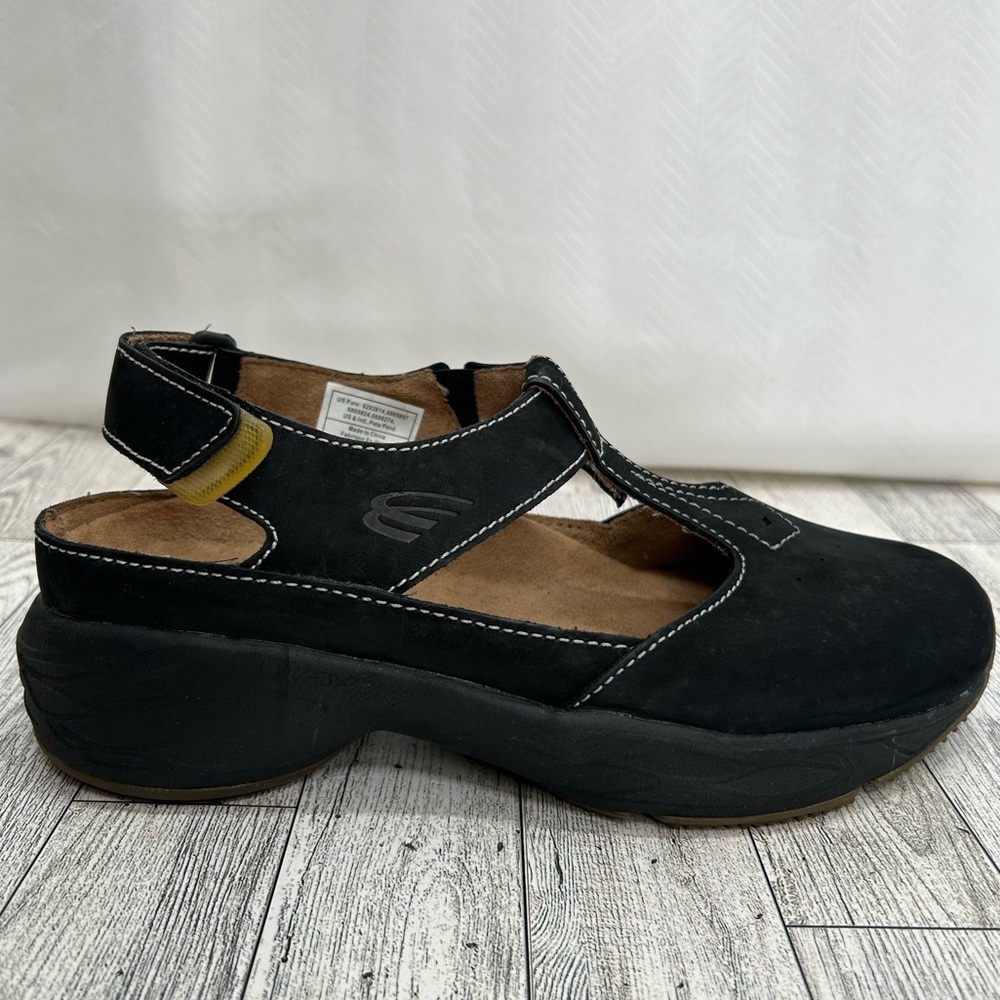 Spira Wave spring black T-strap sandals